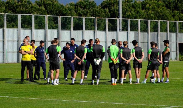 Bursaspor'un antrenmanına 10 genç isim çıktı